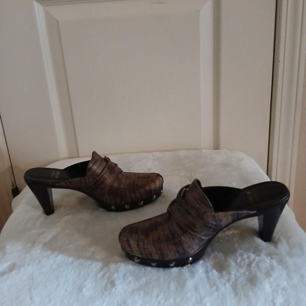 Stuart Weitzman Alligator Texture Mules Chunky He… - image 4